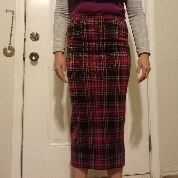 Plaid Pencil Skirt - Picture 6 of 6